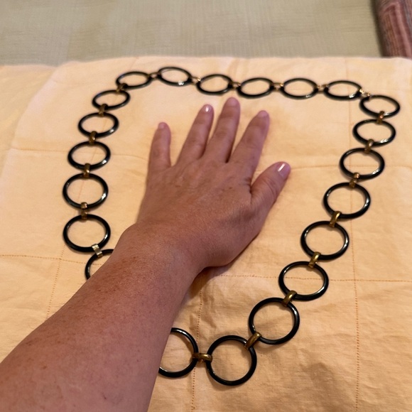 Elegant Black and Gold Circle Link Necklace - Picture 5 of 10